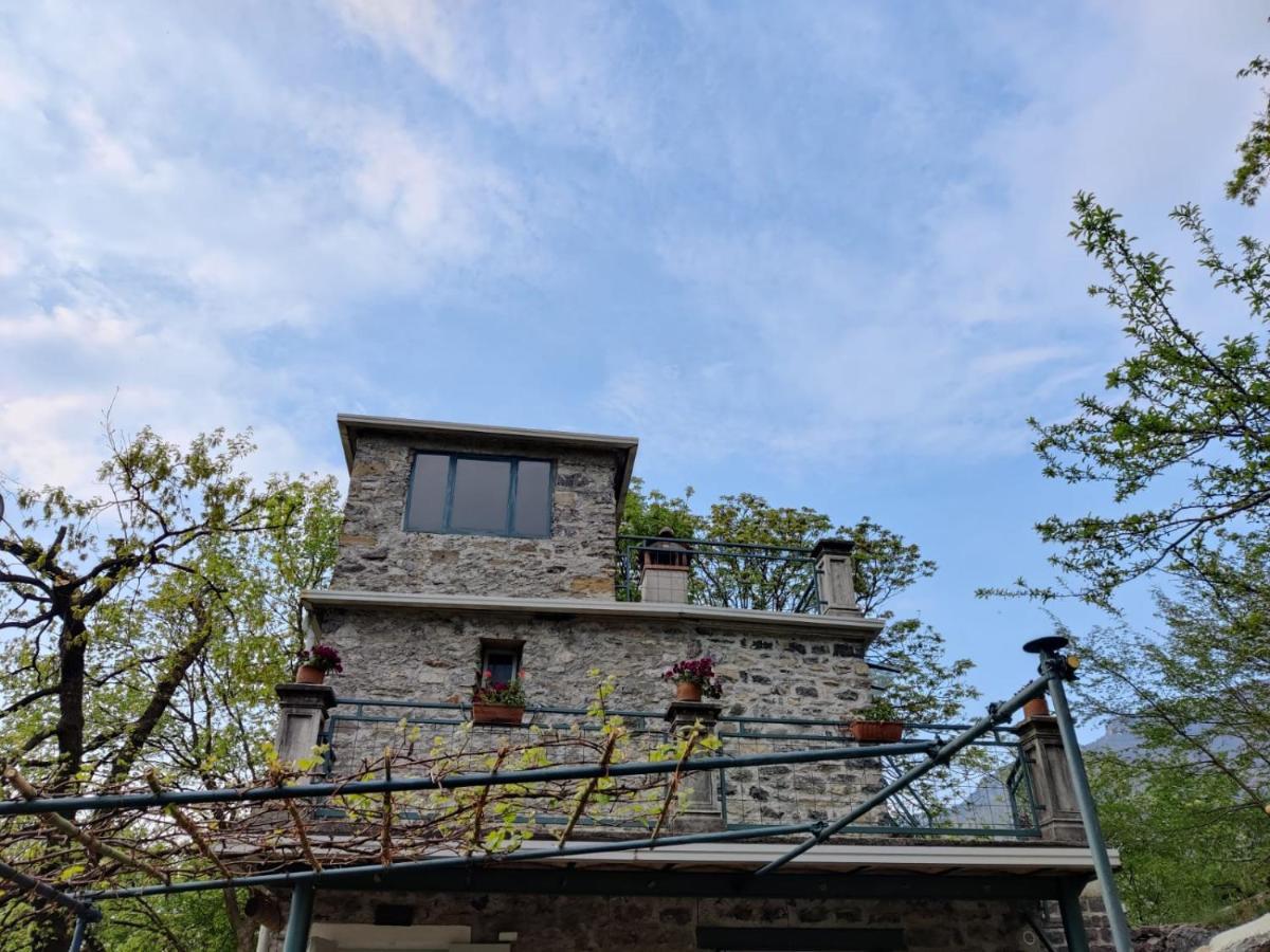 La Casetta Nel Bosco - Hot Tube And Sauna Lierna Exterior foto